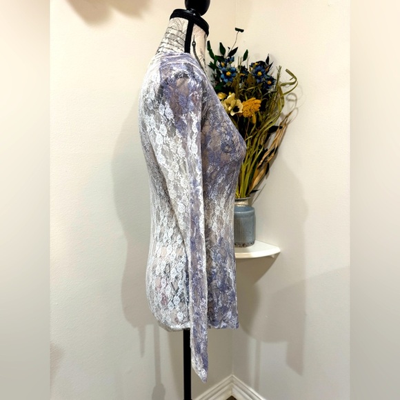 Weavevers Blue and White Fitted Long Sleeve Sheer Blouse size Small - Picture 2 of 7